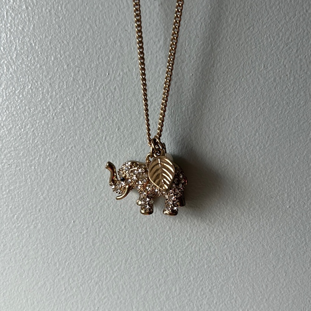 Women’s long chain rhinestone and gold elephant with pearl bead